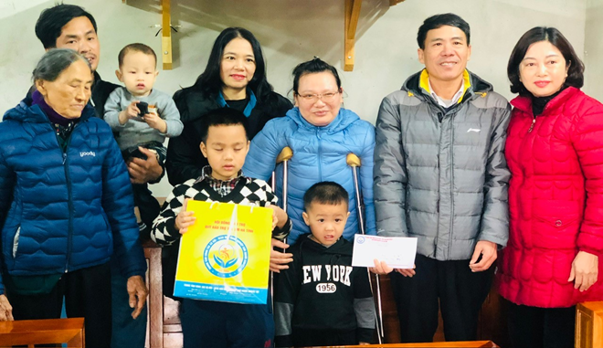 “Tết Sum vầy - Xuân chia sẻ”: Nhiều phần quà ý nghĩa đến với đoàn viên, người lao động tại Công đoàn bộ phận Trung tâm Công tác xã hội - Giáo dục nghề nghiệp thuộc CĐCS Sở Lao động Thương binh- xã hội tỉnh 